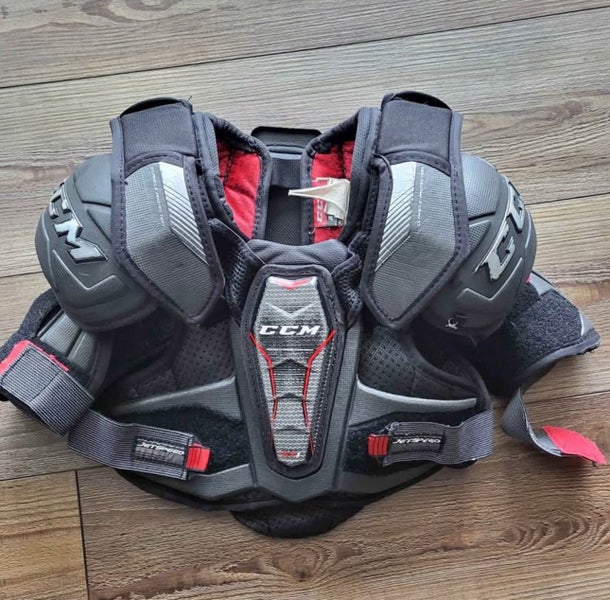 Medium Junior CCM Jetspeed Ft370 Shoulder Pads (Used)