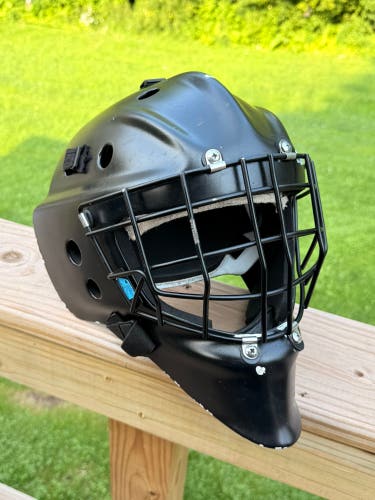 Senior 2022 Coveted Mask 906 Sr Goalie Mask  (Used)
