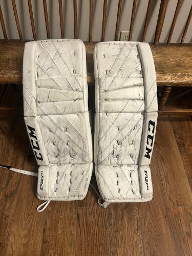 32" CCM Extreme Flex 5.9 Goalie Leg Pads (Used)