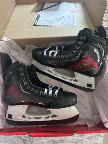 2025 CCM JetSpeed FT8 Pro Hockey Skates Wide Width 9 (New)