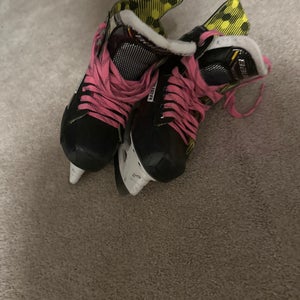 Bauer Hockey Skates Size 5 (Used)