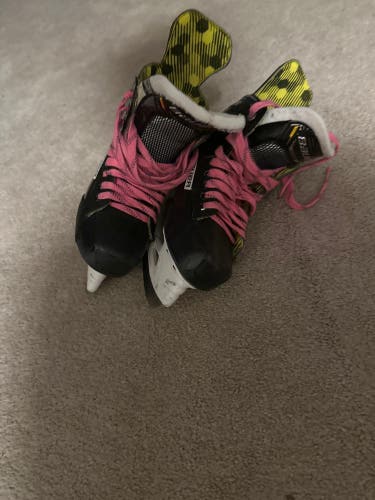 Bauer Hockey Skates Size 5 (Used)