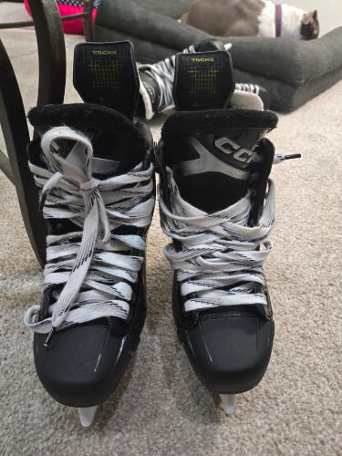 CCM Tacks XF 80 Hockey Skates 6 (Used)