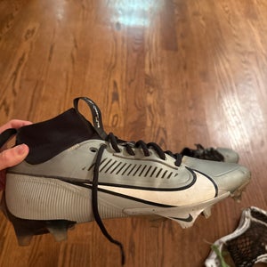 Men's Size M 10.0 (W 11.0) Nike High Top Molded Cleats (Used)
