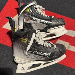 Bauer Vapor Hyperlite 2 Hockey Skates Size 5 (Used)