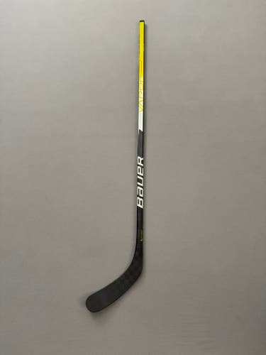 New Senior Bauer Vapor Hyperlite Right Handed Pro Stock Hockey Stick 70 Flex P92