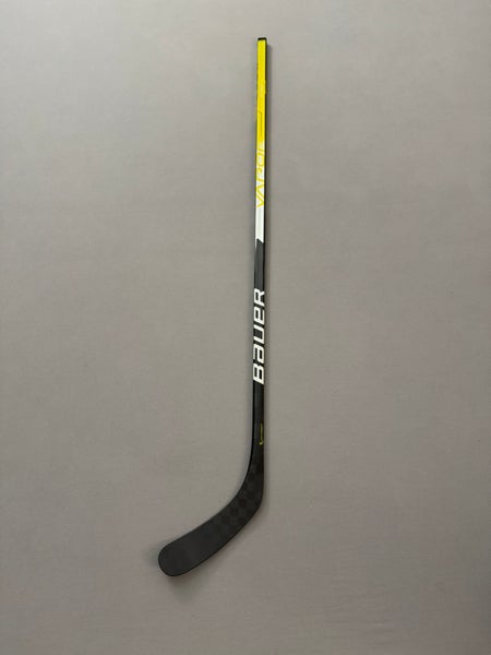 New Senior Bauer Vapor Hyperlite Right Handed Pro Stock Hockey Stick 70 Flex P92