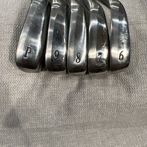 Men's XXIO Right Handed Iron Set 5 Pieces (Used)