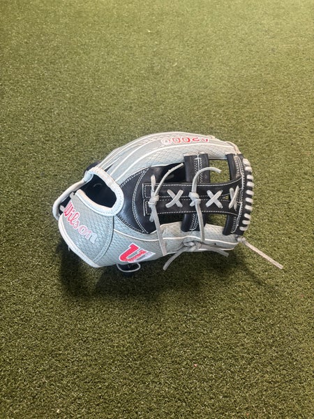 Wilson RH Infield A2000 Baseball Glove 11.75" (Used)
