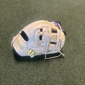 Wilson RH Infield A2000 Baseball Glove 11.5" (New)