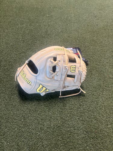 Wilson RH Infield A2000 Baseball Glove 11.5" (New)