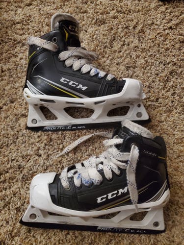 CCM Tacks 9080 Hockey Skates Regular Width Size 4 (Used)