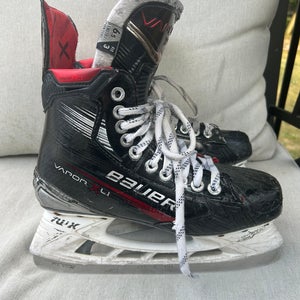 Bauer Vapor 4 Hockey Skates Regular Width 6.5 (Used)