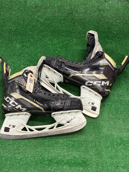 Senior CCM AS-580 Hockey Skates 9 (Used)
