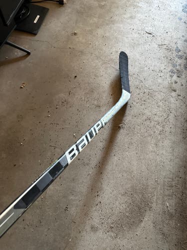 Senior Bauer Vapor Hyperlite Left Hand Hockey Stick P88 Pro Stock (Used)