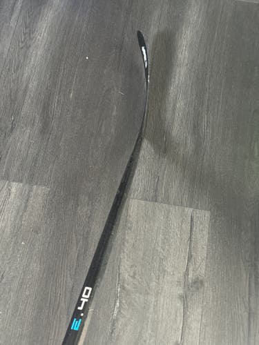 Senior Bauer Nexus E4 Right Handed Hockey Stick P28 (Used)