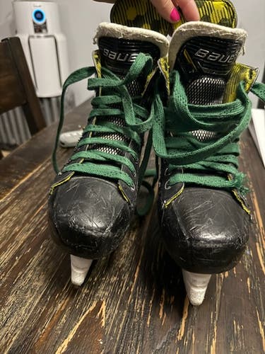 Bauer Supreme M3 Hockey Skates Regular Width Size 4 (Used)