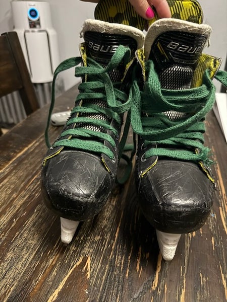 Bauer Supreme M3 Hockey Skates Regular Width Size 4 (Used)