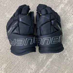 Bauer Supreme Mach Gloves | Junior Size: 11"