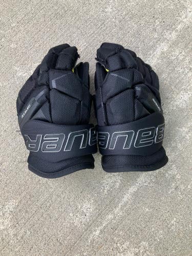 Bauer Supreme Mach Gloves | Junior Size: 11"