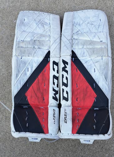 28"+1" CCM Extreme Flex 5.5 Goalie Leg Pads (Used)