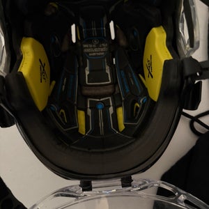 Small Bauer Re-Akt 200 Helmet (Used)