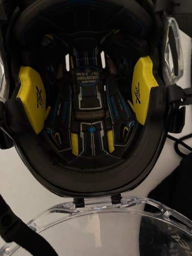 Small Bauer Re-Akt 200 Helmet (Used)