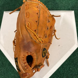 Wilson RH Outfield A2000 Baseball Glove 12.5" (Used)