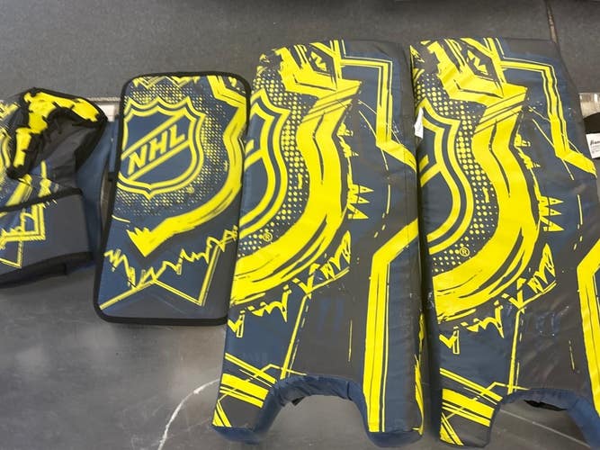 Franklin Yth Street Hockey Goalie Set. Leg Pads. Glove. Blocker