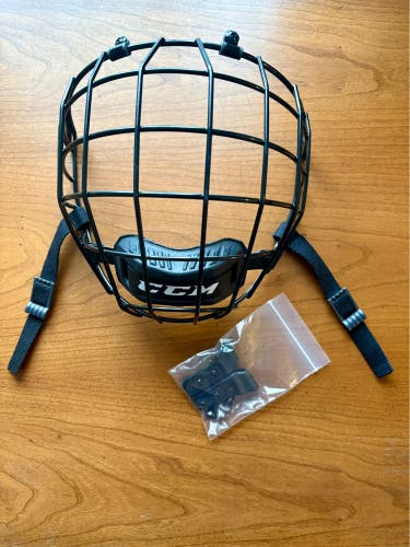 Medium CCM FM580 Full Cage (Used)