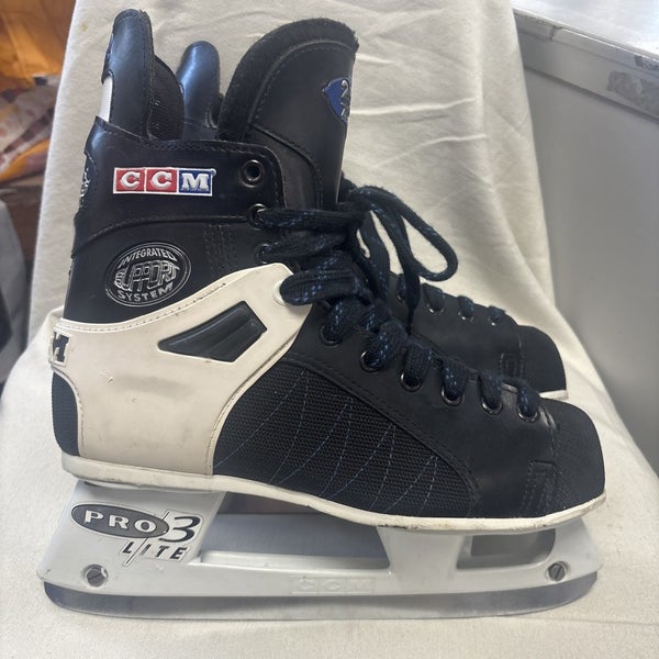 Senior Adult Size 9 CCM TACKS 252 Ice Hockey Skates
