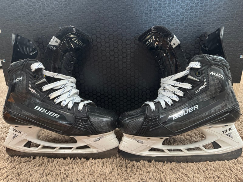 Bauer Supreme Mach Hockey Skates Regular Width Size 4 (Used)