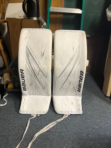 32" Senior XS Bauer HyperLite 2 Leg Pads (Used)