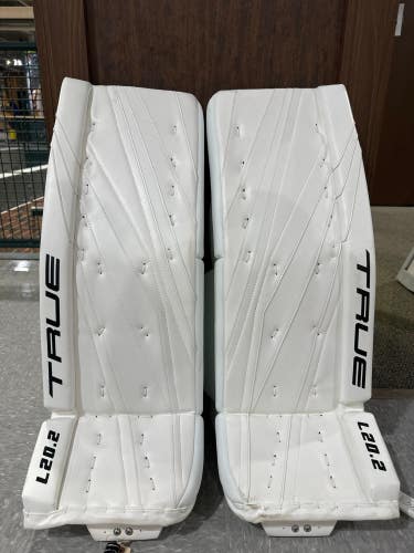 White 33" Senior True L20.2 Goalie Leg Pads (Used)