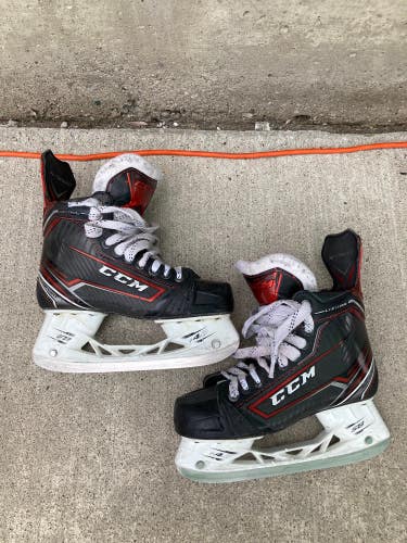 CCM JetSpeed Control Hockey Skates Regular Width | Intermediate Size: 6.5