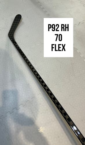 Senior(1x)Right P92 70 Flex ProBlackStock™ Unbranded Blackouts Pro Stock Nexus Hockey Sticks