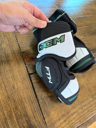 Senior Small/Medium CCM Jetspeed FTW Elbow Pads (New)