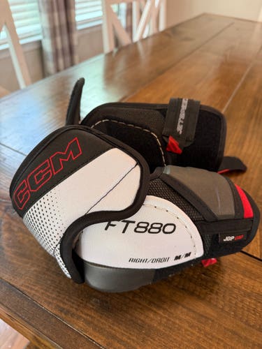 Senior Medium CCM Jetspeed FT880 Elbow Pads (New)