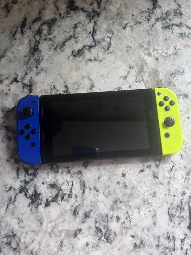 (used)Nintendo Switch still In Good Condition