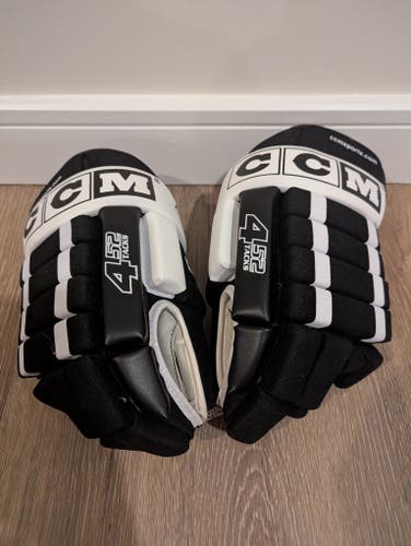 New Senior CCM Tacks 492 Gloves 15" - partial shipping discount!