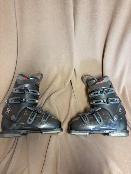Women's Nordica All Mountain Easy move Ski Boots (Used)