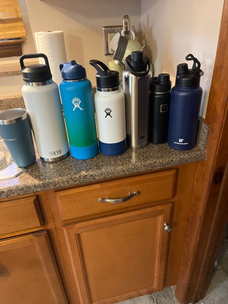 7 Assorted Insulated Bottles.(2 Yeti, 2 Hydro Flask, Hydraflow, Nike, and Iron Flask)
