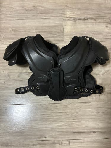 Medium Youth Xenith Velocity 2 Shoulder Pads (Used)