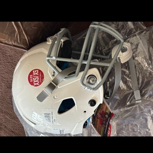 New youth xxs/xs riddell football helmet 2024 !
