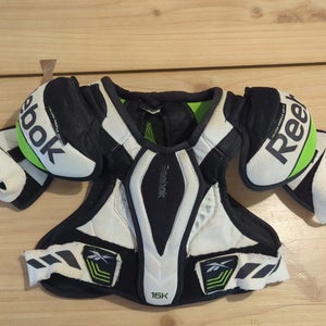 Medium Youth Reebok Kinetic Fit 16K Shoulder Pads (Used)