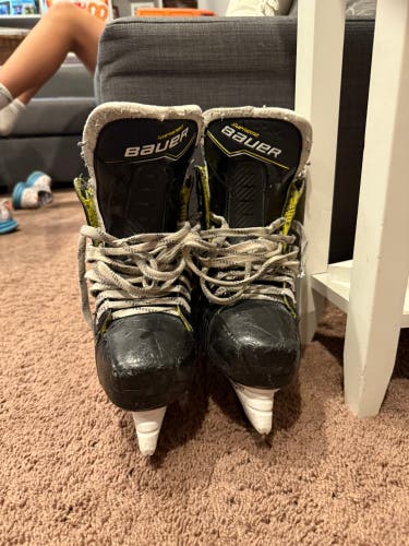 Bauer Supreme M30 Hockey Skates Regular Width 7 (Used)