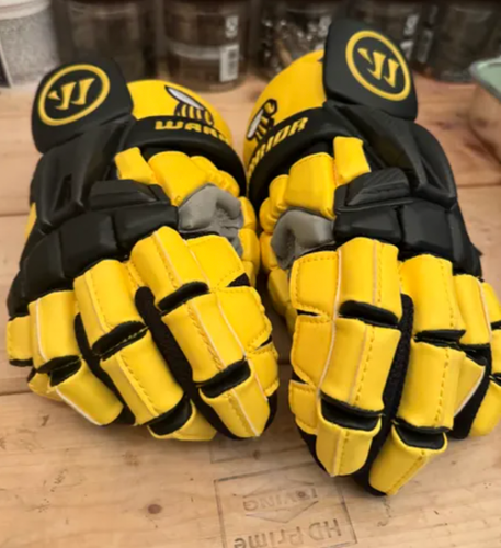 Warrior Burn XP Lacrosse Gloves Large (New)