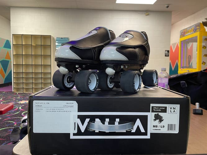 VNLA Junior Tuxedo quad skates