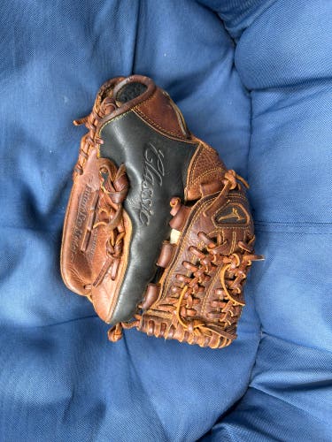 2016 Mizuno RH Infield/Pitcher Future Classic Pro Baseball Glove 11.5" (Used)