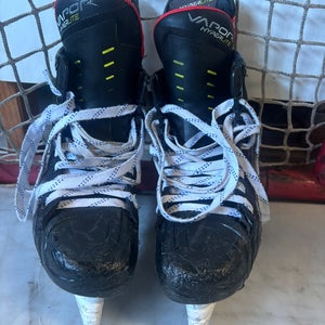 Bauer Vapor Hyperlite Hockey Skates 7.5 (Used)